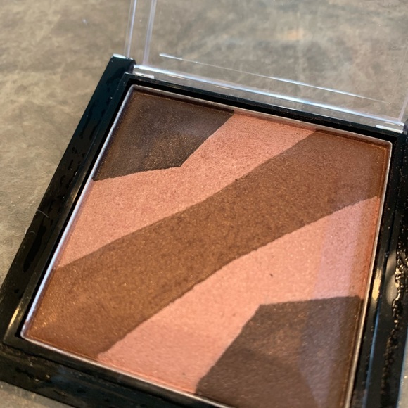 Stila endless summer eyeshadow palette - Like new - Picture 3 of 3